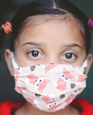 Na czym polega zapewnienie odpowiedniego poziomu bezpieczeństwa w systemach teleinformatycznych?