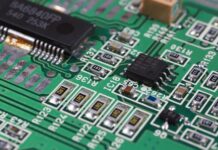 Czym się różni hardware od software? Czym się różni hardware od software?