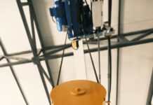 Czy w podnośniku koszowym trzeba mieć szelki